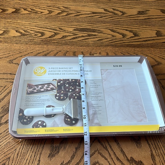 Wilton 3-Piece Baking Set = cookie sheet, baking mat and spatula - Picture 5 of 7